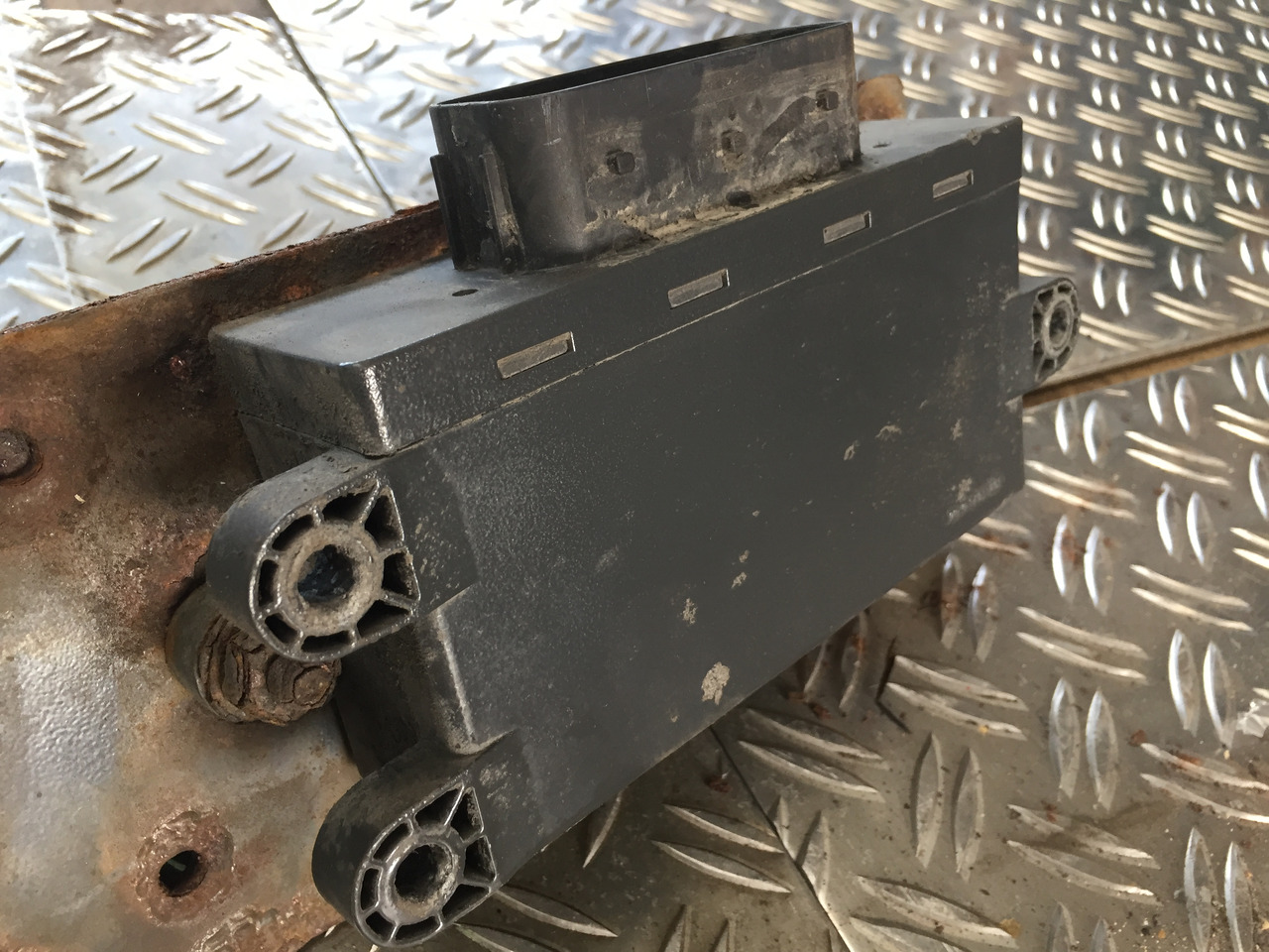 Gebrauchtes Steuergerät MB Axor 1824, Artikel - Nr. : A 9999 9999 99 - ECU for Truck: picture 2 Gebrauchtes Steuergerät MB Axor 1824, Artikel - Nr. : A 9999 9999 99 - ECU for Truck: picture 2