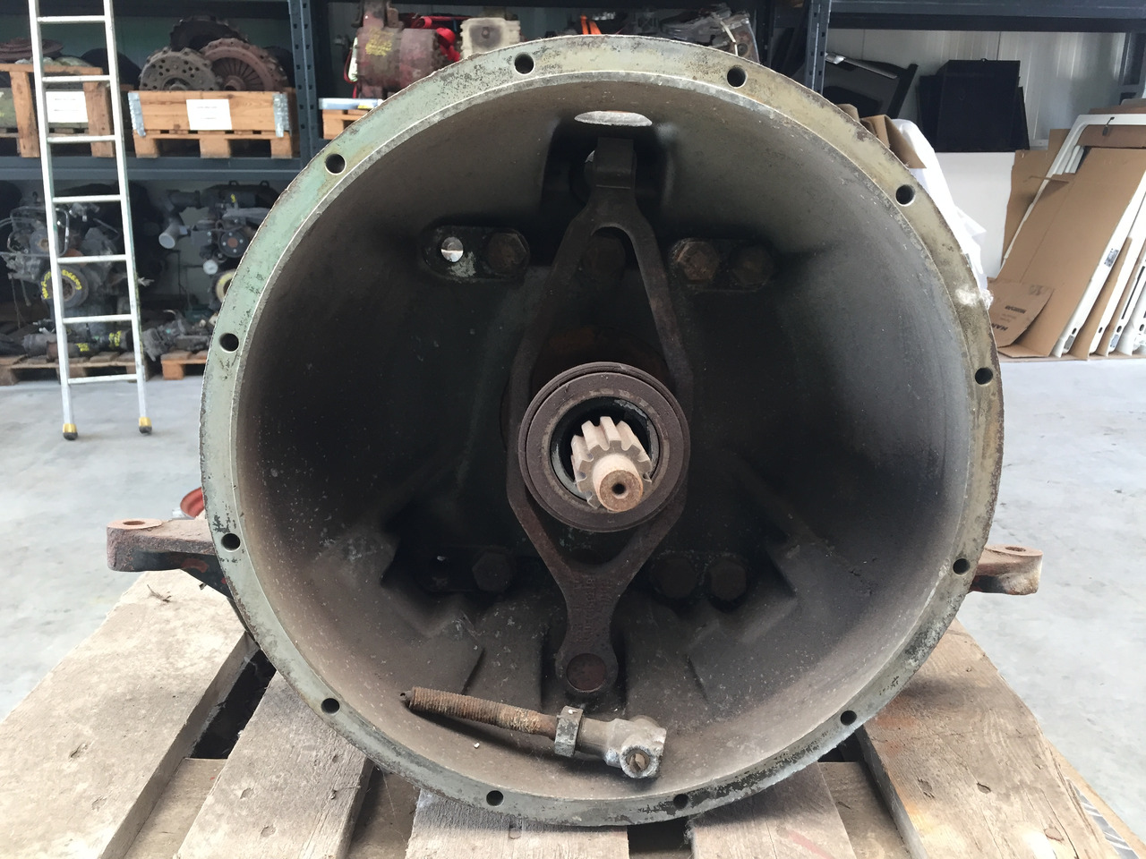 Gebrauchtes ZF Getriebe MAN 17.232, Typ : S6 - 65 + GV - 80, Artikel - Nr. : 81.32002 - 6082 - Gearbox for Truck: picture 4 Gebrauchtes ZF Getriebe MAN 17.232, Typ : S6 - 65 + GV - 80, Artikel - Nr. : 81.32002 - 6082 - Gearbox for Truck: picture 4