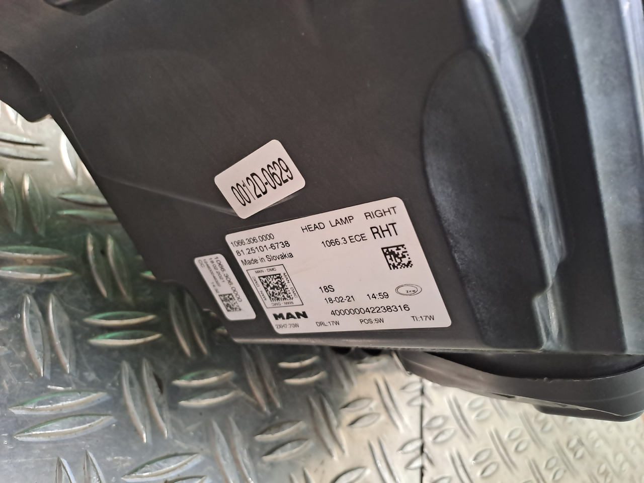 ---Neuwertiger Scheinwerfer und Träger MAN TG3 / TGS / TGX, Artikel - Nr. : 81.25101 - 6738 - Headlight for Truck: picture 2 ---Neuwertiger Scheinwerfer und Träger MAN TG3 / TGS / TGX, Artikel - Nr. : 81.25101 - 6738 - Headlight for Truck: picture 2