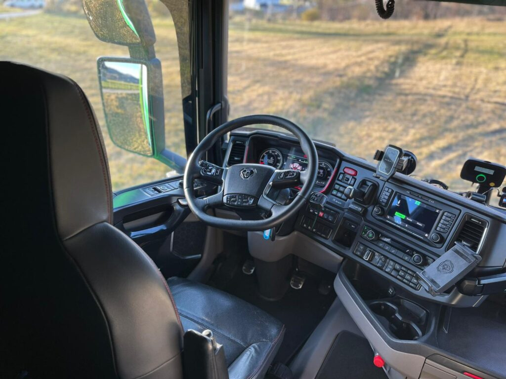 Leasing of SCANIA 650 „BANDZIOR” SCANIA 650 „BANDZIOR”: picture 17 Leasing of SCANIA 650 „BANDZIOR” SCANIA 650 „BANDZIOR”: picture 17