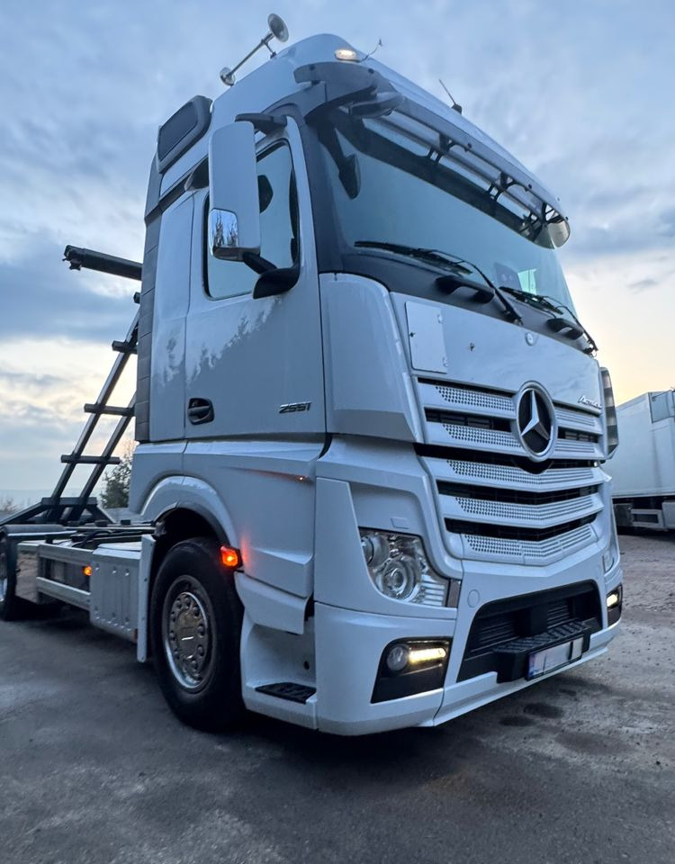 Mercedes-Benz ACTROS / 2553 / ACC / E 6 / MP 5 /TIPPER, BDF ,WYWROT / RETARDER/ GIGA SPACE/Niski Przebieg 366 Tys Km! ASO - Box truck: picture 2 Mercedes-Benz ACTROS / 2553 / ACC / E 6 / MP 5 /TIPPER, BDF ,WYWROT / RETARDER/ GIGA SPACE/Niski Przebieg 366 Tys Km! ASO - Box truck: picture 2