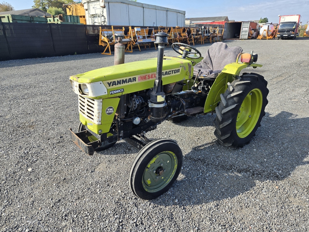 Yanmar YM240 - Compact tractor: picture 3 Yanmar YM240 - Compact tractor: picture 3