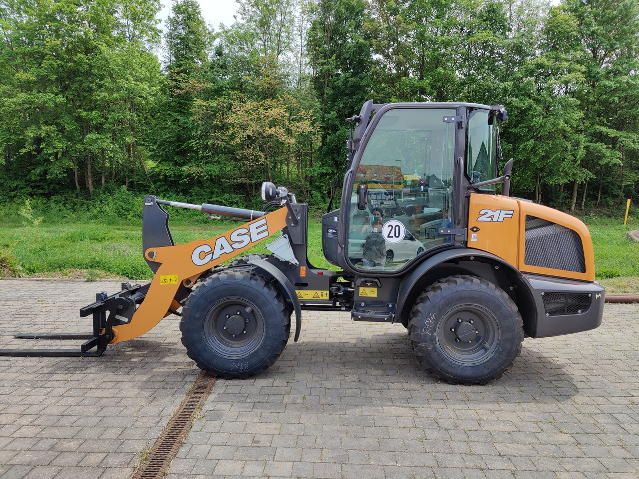 Case 021F STD ZB Radlader*AHK*Deluxe Kabine Radlader ZB mit Schaufel und Gabel Klima HZG Arbeitsscheinwerfer 2.hydraul.Zusatzkreis - Wheel loader: picture 4 Case 021F STD ZB Radlader*AHK*Deluxe Kabine Radlader ZB mit Schaufel und Gabel Klima HZG Arbeitsscheinwerfer 2.hydraul.Zusatzkreis - Wheel loader: picture 4