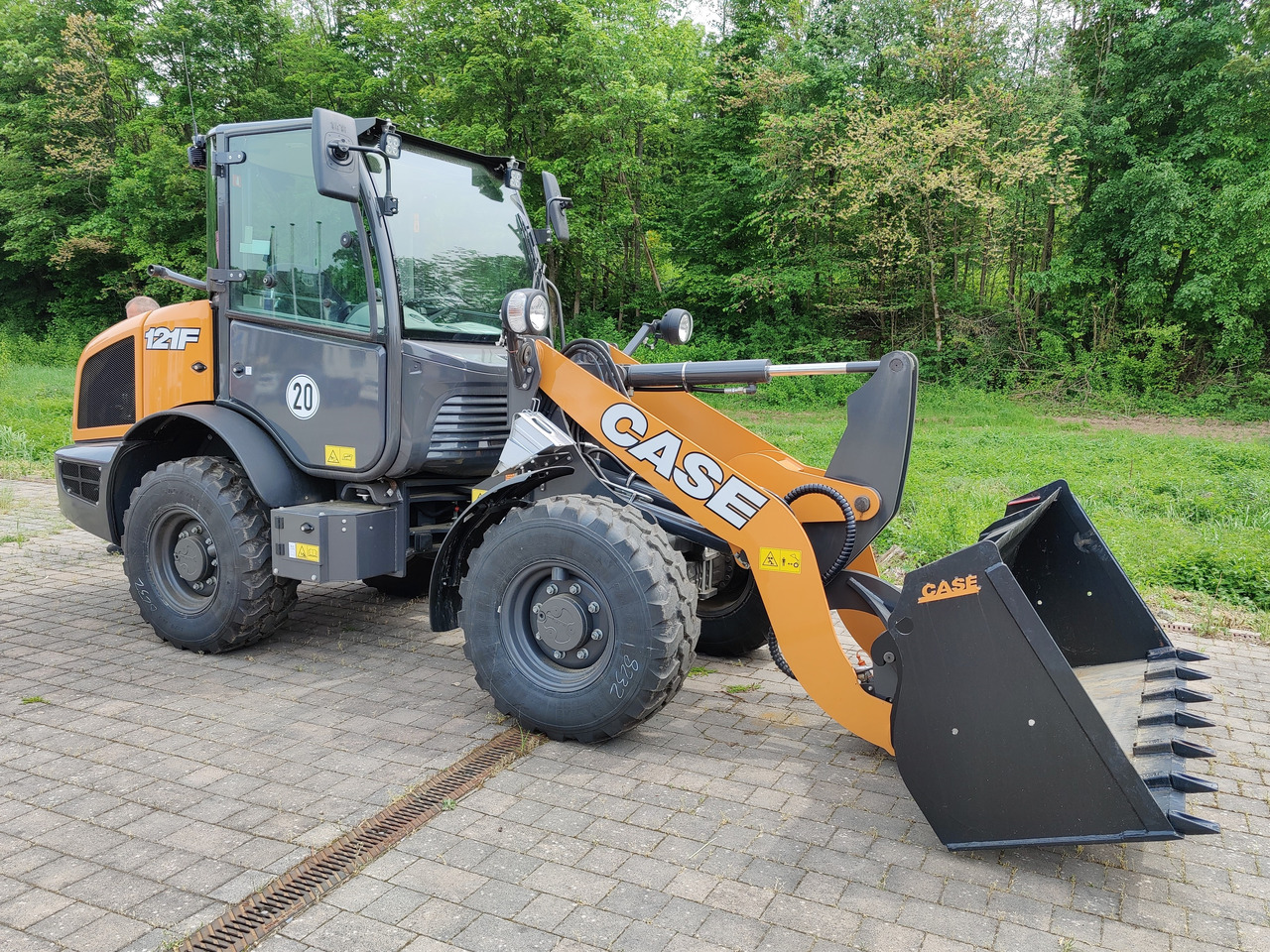 Case 121F STD ZB Radlader mit Schaufel ZB Kabine Klima HZG - Wheel loader: picture 2 Case 121F STD ZB Radlader mit Schaufel ZB Kabine Klima HZG - Wheel loader: picture 2