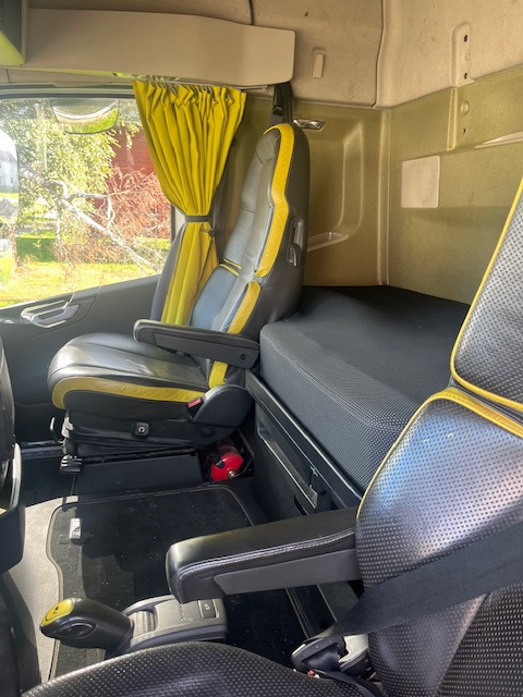 Dropside/ Flatbed truck, Crane truck Volvo FH 16.540: picture 12 Dropside/ Flatbed truck, Crane truck Volvo FH 16.540: picture 12