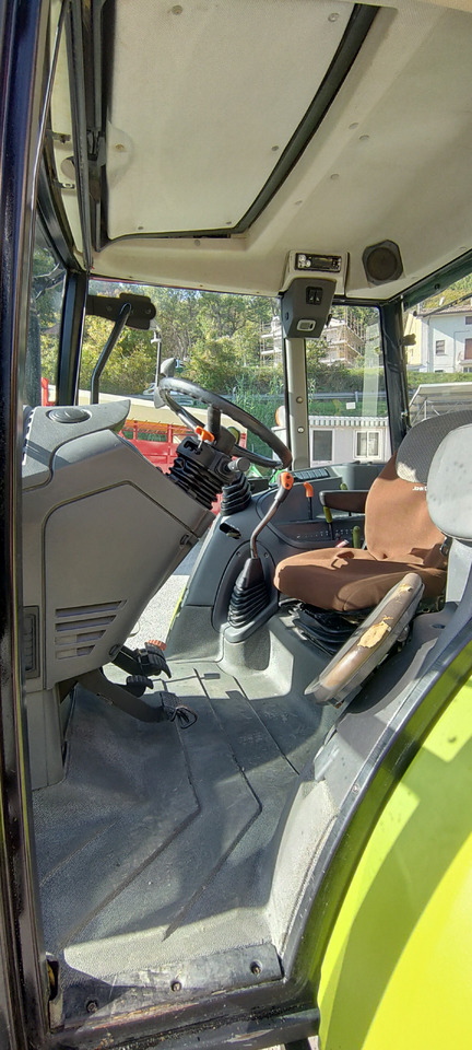 CLAAS AXOS 340 - Farm tractor: picture 2 CLAAS AXOS 340 - Farm tractor: picture 2