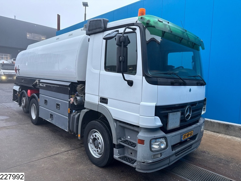 Mercedes-Benz Actros 2532 6x2, EURO 5, 23600 Liter, 5 Comp, LAG - Tank truck: picture 3 Mercedes-Benz Actros 2532 6x2, EURO 5, 23600 Liter, 5 Comp, LAG - Tank truck: picture 3