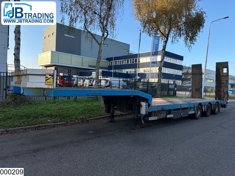 Nooteboom Lowbed 34.000Kg, Steering axle - Low loader semi-trailer: picture 1 Nooteboom Lowbed 34.000Kg, Steering axle - Low loader semi-trailer: picture 1