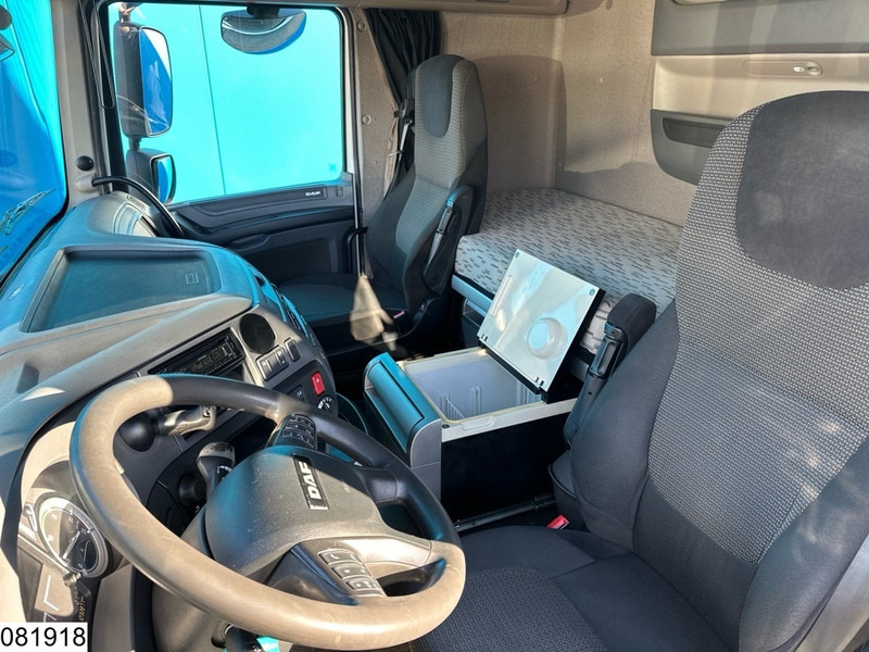 Interior photo 1: Tractor unit DAF XF 440 SSC, EURO 6, Standairco