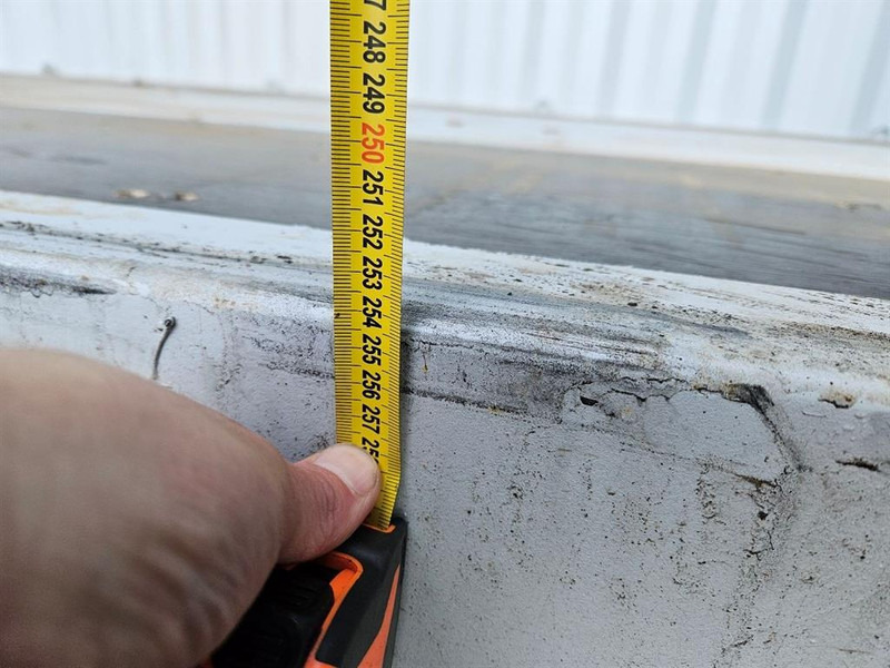 DFC-40HS Container - Container transporter/ Swap body truck: picture 4 DFC-40HS Container - Container transporter/ Swap body truck: picture 4