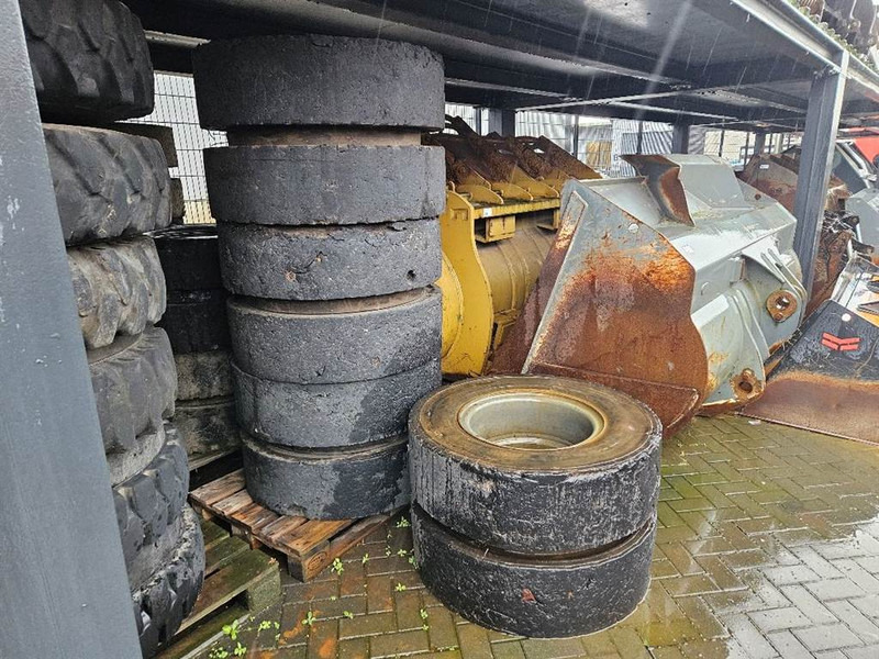 Liebherr 12.00-20 SOLID - Tire/Reifen/Band - Wheels and tires for Construction machinery: picture 1 Liebherr 12.00-20 SOLID - Tire/Reifen/Band - Wheels and tires for Construction machinery: picture 1