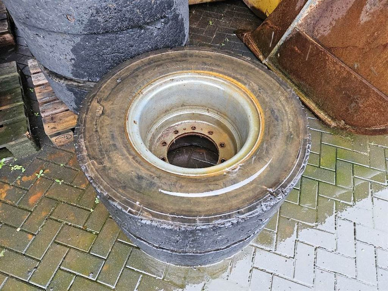 Liebherr 12.00-20 SOLID - Tire/Reifen/Band - Wheels and tires for Construction machinery: picture 3 Liebherr 12.00-20 SOLID - Tire/Reifen/Band - Wheels and tires for Construction machinery: picture 3