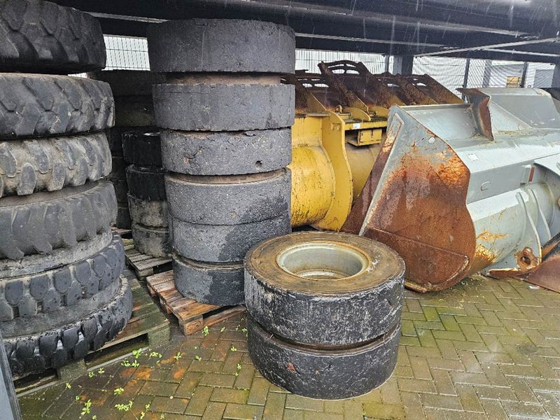 Liebherr 12.00-20 SOLID - Tire/Reifen/Band - Wheels and tires for Construction machinery: picture 2 Liebherr 12.00-20 SOLID - Tire/Reifen/Band - Wheels and tires for Construction machinery: picture 2