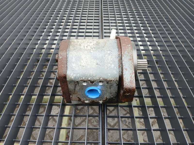 Liebherr L514-10425012-Gearpump/Zahnradpumpe/Tandwielpomp - Hydraulics for Construction machinery: picture 2 Liebherr L514-10425012-Gearpump/Zahnradpumpe/Tandwielpomp - Hydraulics for Construction machinery: picture 2