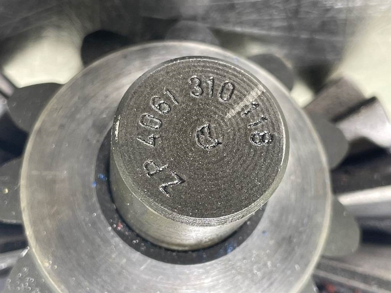 Liebherr L544-5005390/7011644-Differential bevel gear - Axle and parts for Construction machinery: picture 4 Liebherr L544-5005390/7011644-Differential bevel gear - Axle and parts for Construction machinery: picture 4