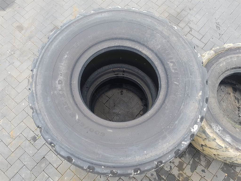 Michelin 600/65R25 - Tyre/Reifen/Band - Wheels and tires for Construction machinery: picture 2 Michelin 600/65R25 - Tyre/Reifen/Band - Wheels and tires for Construction machinery: picture 2