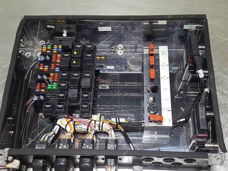 Sennebogen 818 - Switch kabinet/Schaltschrank/Schakelkast - Electrical system for Construction machinery: picture 3 Sennebogen 818 - Switch kabinet/Schaltschrank/Schakelkast - Electrical system for Construction machinery: picture 3