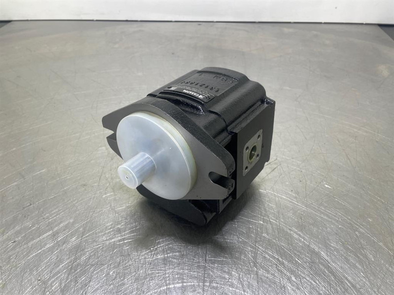 Terex TL120-5100659082-Gearpump/Zahnradpumpe - Hydraulics for Construction machinery: picture 1 Terex TL120-5100659082-Gearpump/Zahnradpumpe - Hydraulics for Construction machinery: picture 1