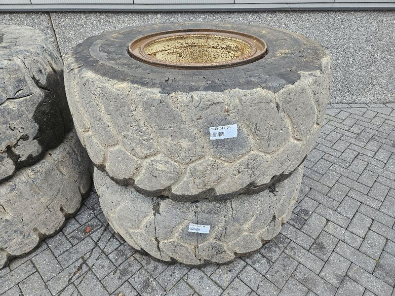 Terex TL260S-Banden 20.5-R25-Solid wheels / Full Gummi - Wheels and tires for Construction machinery: picture 2 Terex TL260S-Banden 20.5-R25-Solid wheels / Full Gummi - Wheels and tires for Construction machinery: picture 2