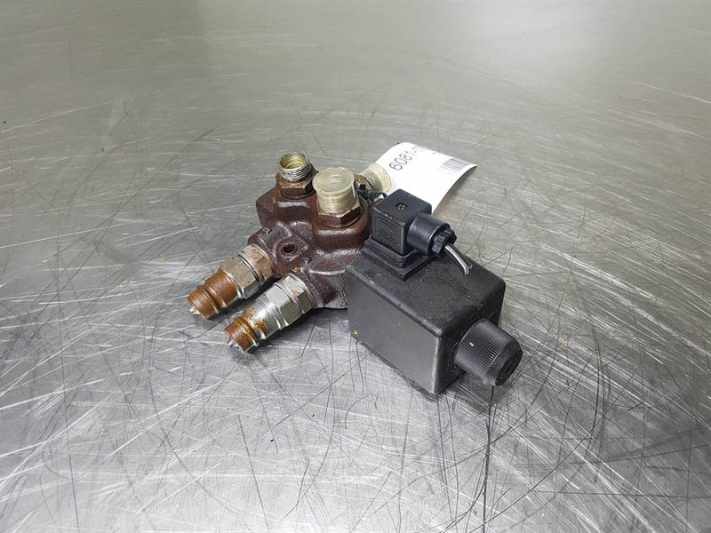 Zettelmeyer ZL 1001 - Valve/Ventile/Ventiel - Hydraulics: picture 1 Zettelmeyer ZL 1001 - Valve/Ventile/Ventiel - Hydraulics: picture 1
