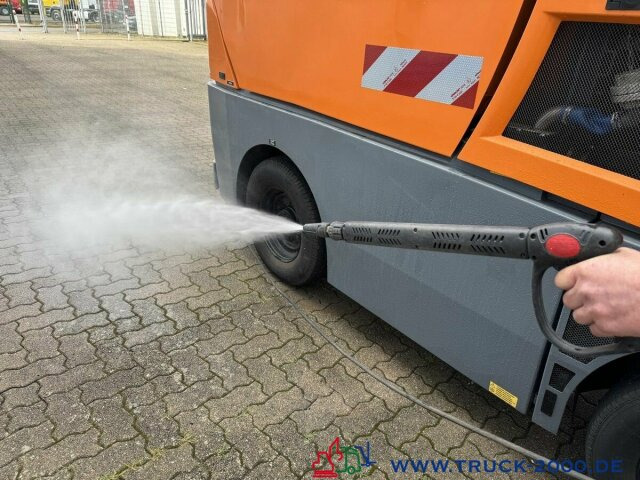 DULEVO 2000 3 Besen- 4x4Allrad- 4 Radlenkung - Road sweeper: picture 2 DULEVO 2000 3 Besen- 4x4Allrad- 4 Radlenkung - Road sweeper: picture 2
