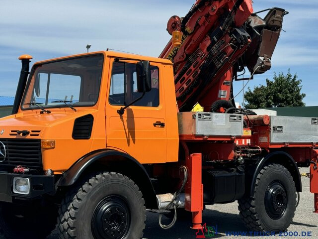 Interior photo 1: Crane truck Unimog U1700 Kran PK16000 + Jib Höhe 22,50m + Winde