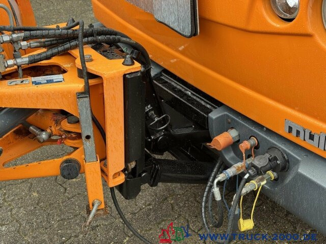 Multicar M30 6x4 3 Achsen Winterdienst Schild +Streuer - Van: picture 2 Multicar M30 6x4 3 Achsen Winterdienst Schild +Streuer - Van: picture 2