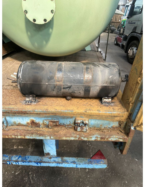 FULL TRAILER LOADED WITH LPG TANKS - Curtainsider semi-trailer: picture 2 FULL TRAILER LOADED WITH LPG TANKS - Curtainsider semi-trailer: picture 2