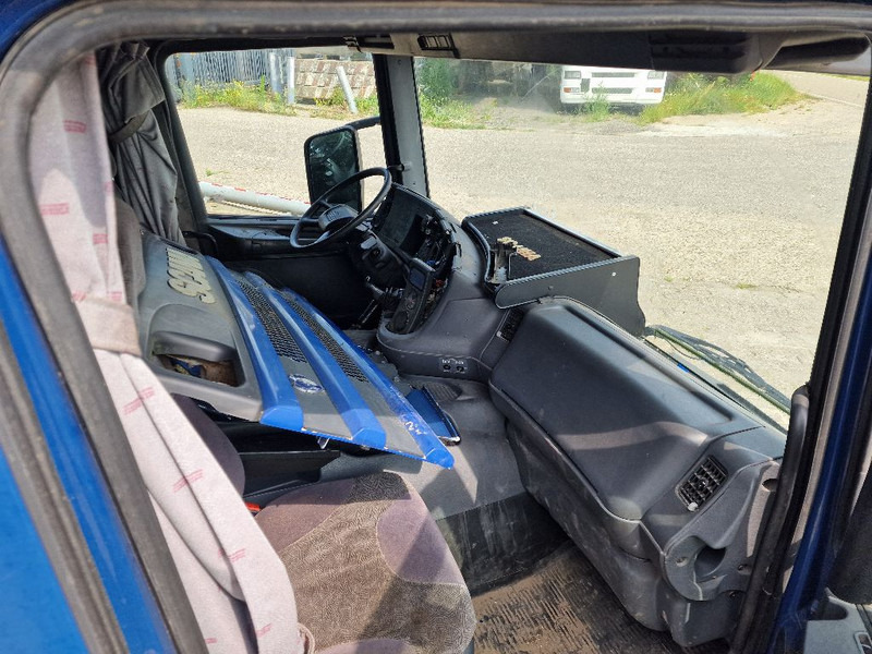 Scania R124 SLEEPER CAB - Cab and interior: picture 5 Scania R124 SLEEPER CAB - Cab and interior: picture 5
