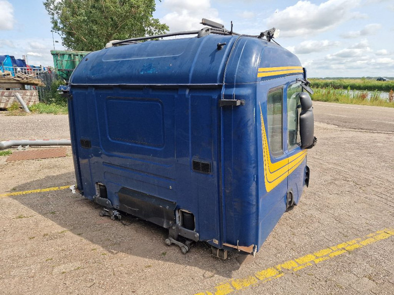 Scania R124 SLEEPER CAB - Cab and interior: picture 4 Scania R124 SLEEPER CAB - Cab and interior: picture 4