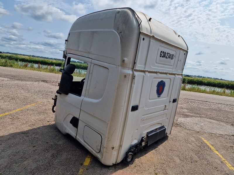 Scania R124 topline cabin - Cab and interior: picture 3 Scania R124 topline cabin - Cab and interior: picture 3