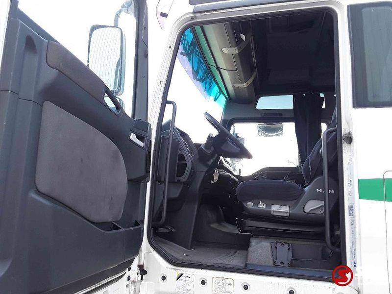 Container transporter/ Swap body truck MAN TGA 18.430: picture 7