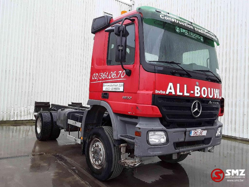 Mercedes-Benz Actros 1832 4x4 209000 km!! - Cab chassis truck: picture 1 Mercedes-Benz Actros 1832 4x4 209000 km!! - Cab chassis truck: picture 1