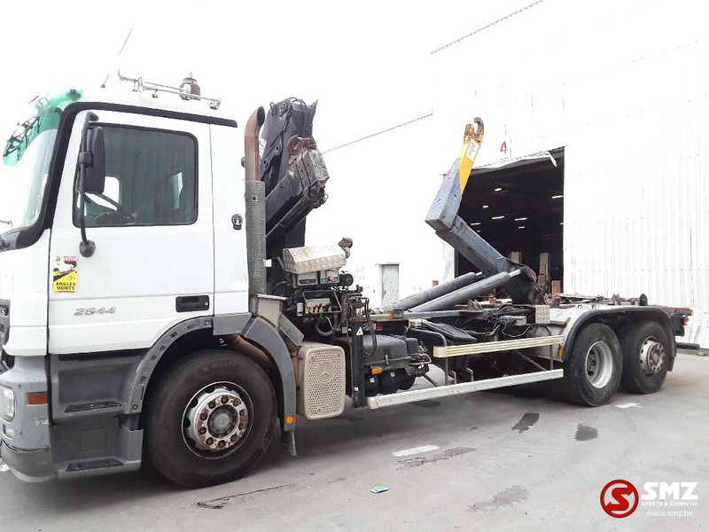 Mercedes-Benz Actros 2544 hiab 102.2 remote hook retarder - Container transporter/ Swap body truck, Crane truck: picture 5 Mercedes-Benz Actros 2544 hiab 102.2 remote hook retarder - Container transporter/ Swap body truck, Crane truck: picture 5