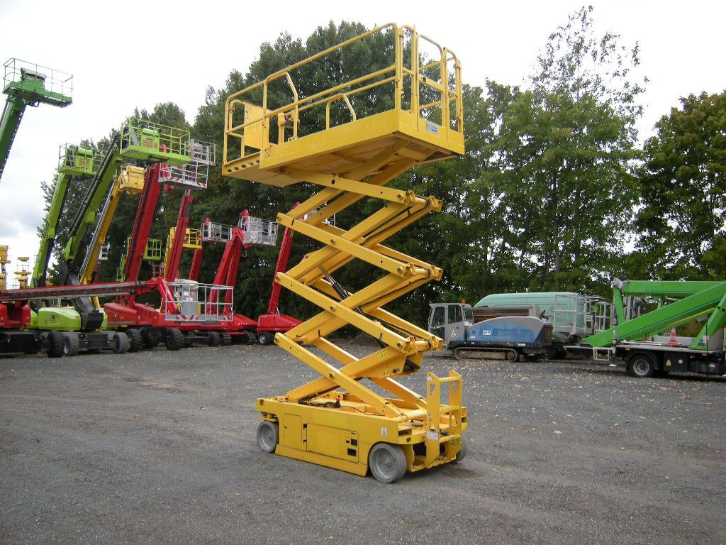 Genie GS 2646, Scherenarbeitsbühne Genie 9,9 m - Truck mounted aerial platform: picture 4 Genie GS 2646, Scherenarbeitsbühne Genie 9,9 m - Truck mounted aerial platform: picture 4