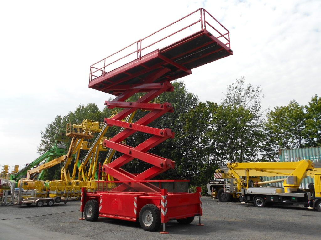 Scherenarbeitsbühne Liftlux SL205-25D4WD, AH 22 Scherenarbeitsbühne Liftlux SL205-25D4WD, AH 22 - Scissor lift: picture 3 Scherenarbeitsbühne Liftlux SL205-25D4WD, AH 22 Scherenarbeitsbühne Liftlux SL205-25D4WD, AH 22 - Scissor lift: picture 3