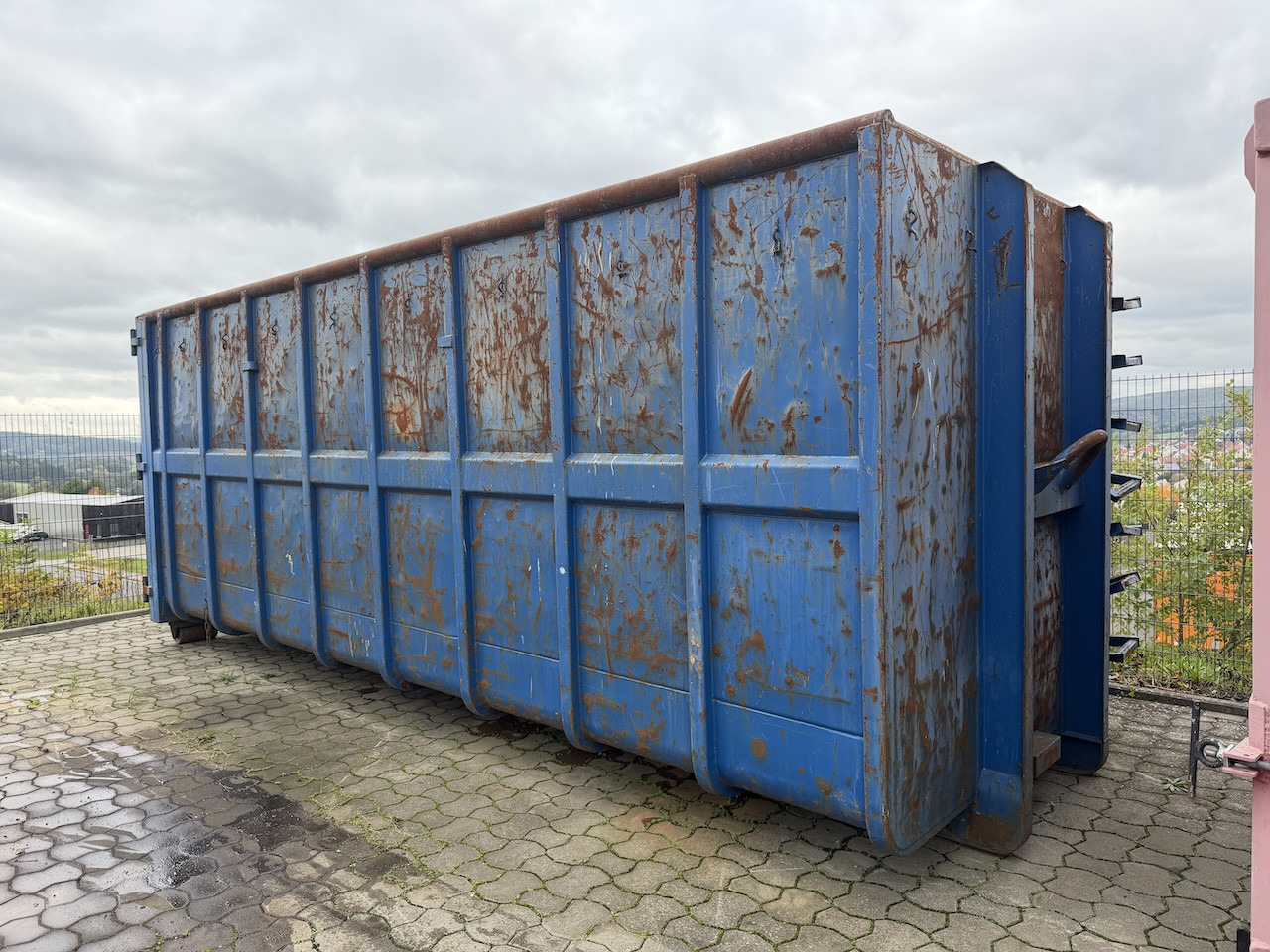 Mercedes-Benz Abrollcontainer Abrollmulde 37 cbm - Truck: picture 1 Mercedes-Benz Abrollcontainer Abrollmulde 37 cbm - Truck: picture 1