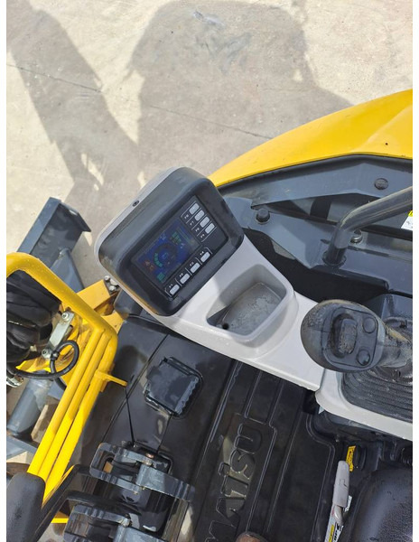 Mini excavator Komatsu PC33E-6: picture 6