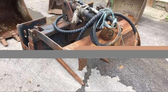 À Griffe Largeur 900mm chargeur - Silage equipment: picture 1 À Griffe Largeur 900mm chargeur - Silage equipment: picture 1