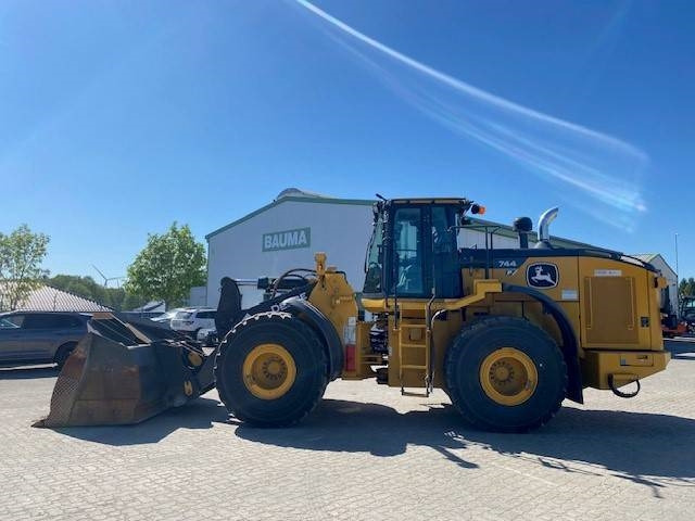 John Deere 744 P MIETE / RENTAL (12002124) - Wheel loader: picture 2 John Deere 744 P MIETE / RENTAL (12002124) - Wheel loader: picture 2
