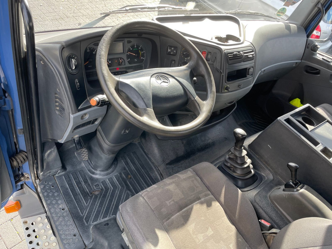 Flatbed van Mercedes-Benz Atego 818 Pritsche Euro 5: picture 20