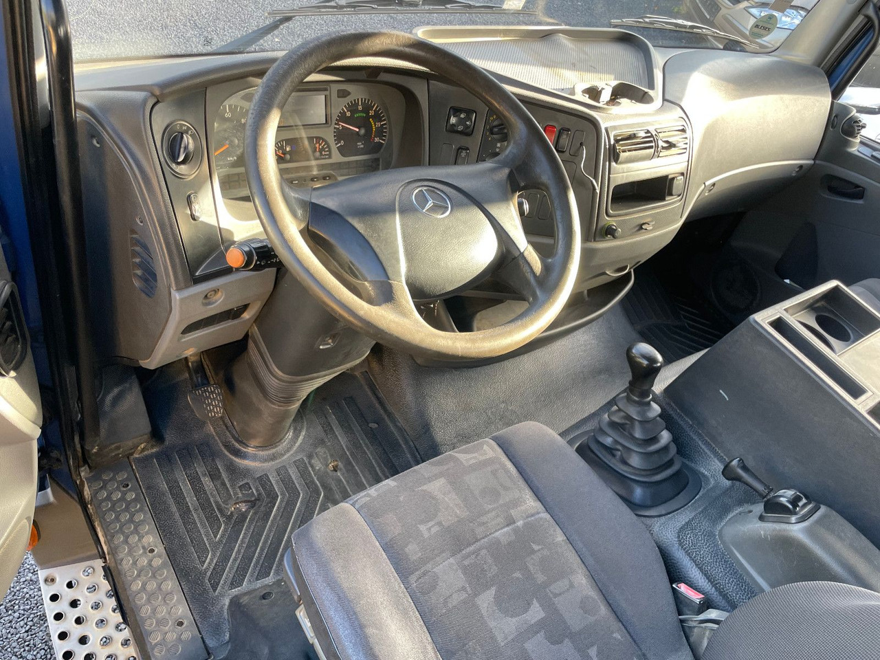 Flatbed van Mercedes-Benz Atego 818 Pritsche Euro 5: picture 28