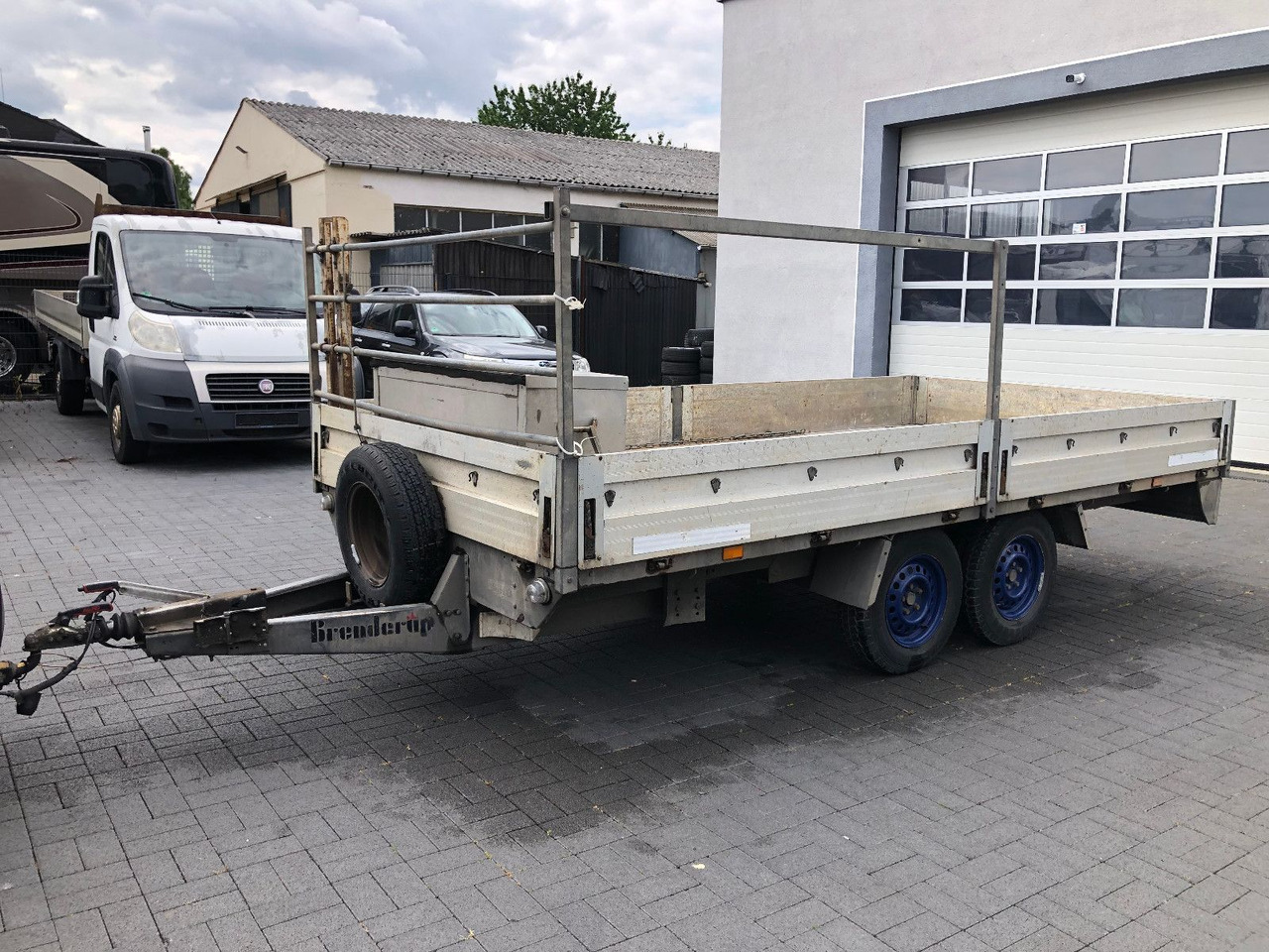 THULE D9 - 2500 kg GG, 4,20m. lang - Dropside/ Flatbed trailer: picture 1 THULE D9 - 2500 kg GG, 4,20m. lang - Dropside/ Flatbed trailer: picture 1