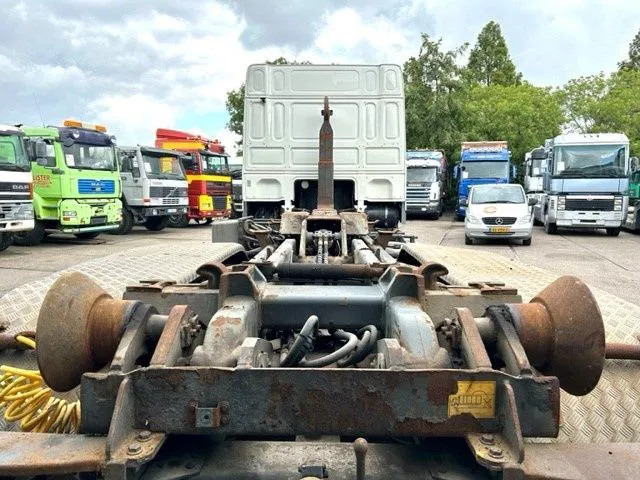 Hook lift truck DAF 95.480 XF SPACECAB 6x2 WITH HOOK-ARM SYSTEM (EURO 3 / ZF16 MANUAL GEARBOX / ZF-INTARDER / STEEL-/AIR SUSPENSION / AIRCONDITIONIN: picture 11
