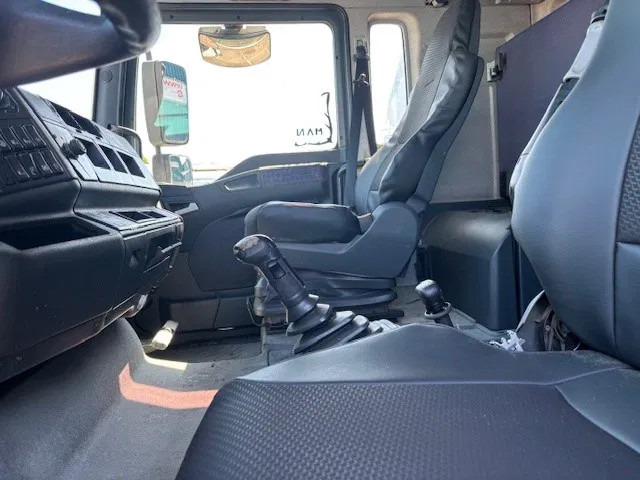 Tractor unit MAN TGA 18.410 FLS XXL (6-CILINDER HEADS / ZF16 MANUAL GEARBOX / ZF-INTARDER / HYDRAULIC KIT / P.T.O. / AIRCONDITIONING): picture 8