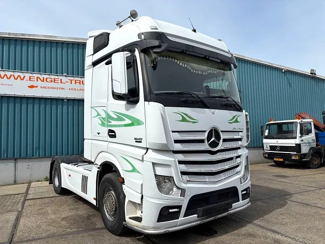Mercedes-Benz Actros 1845 LS BIGSPACE (RETARDER / EURO 5 / TELLIGENT GEARBOX / FULL SPOILERSET / 2x DIESELTANK / AIRCONDITIONING) - Tractor unit: picture 2 Mercedes-Benz Actros 1845 LS BIGSPACE (RETARDER / EURO 5 / TELLIGENT GEARBOX / FULL SPOILERSET / 2x DIESELTANK / AIRCONDITIONING) - Tractor unit: picture 2
