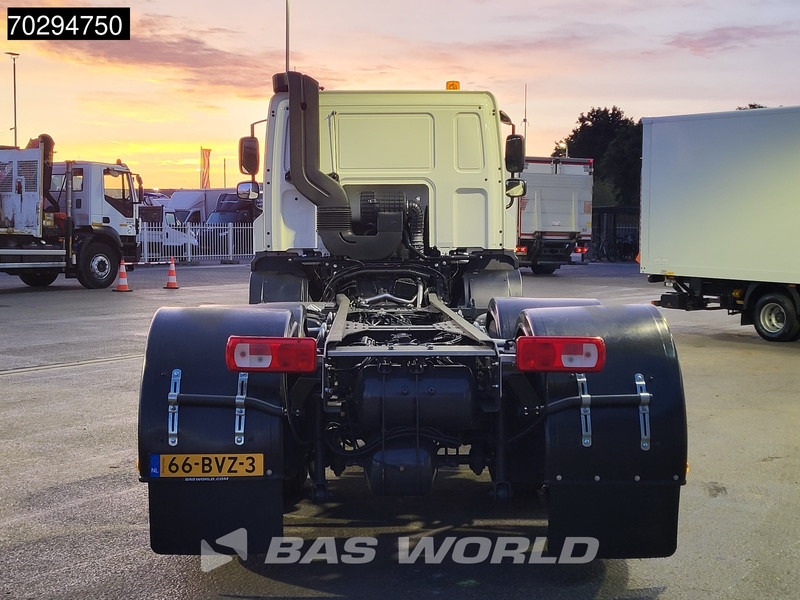 DAF CF 300 6X2 NEW chassis Lift/Steering Axle ACC Retarder Euro 6 - Cab chassis truck: picture 3 DAF CF 300 6X2 NEW chassis Lift/Steering Axle ACC Retarder Euro 6 - Cab chassis truck: picture 3