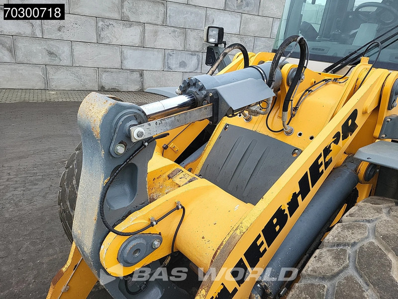 Wheel loader Liebherr L550: picture 12
