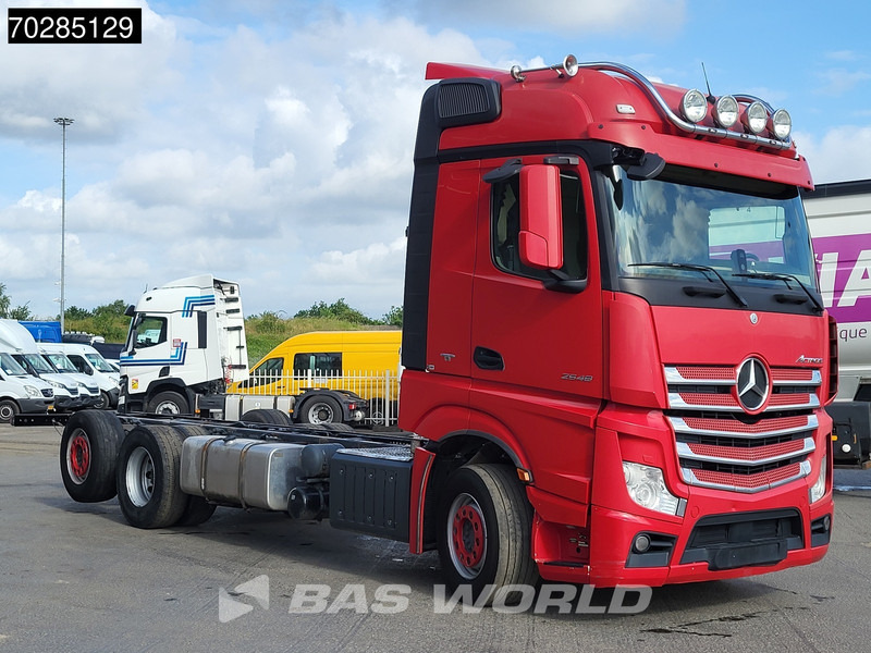 Mercedes-Benz Actros 2548 Actros 6X2 BigSpace Retarder PTO Liftachse Xenon ACC Navi Euro 6 - Cab chassis truck: picture 3 Mercedes-Benz Actros 2548 Actros 6X2 BigSpace Retarder PTO Liftachse Xenon ACC Navi Euro 6 - Cab chassis truck: picture 3