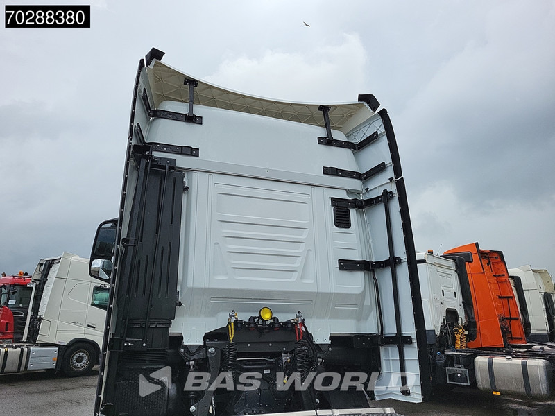 New Tractor unit Iveco S-way 580 4X2 NEW! 2x Tanks Navi ACC Standklima: picture 10